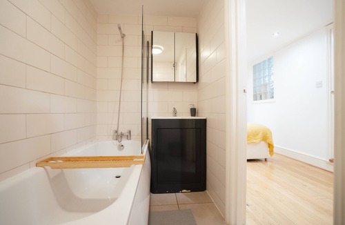 Hackney Central Apartment | Cozy 1 Bedroom Apartment in Hackney
