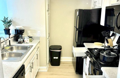 Addison Apartment | Cozy 1-bedroom apartment with WiFi, AC in vibrant Addison