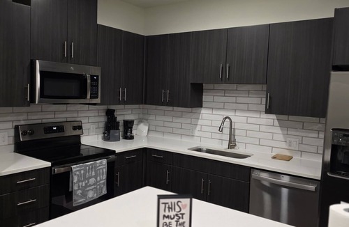Addison Apartment | Cozy 1-bedroom apartment in charming Addison