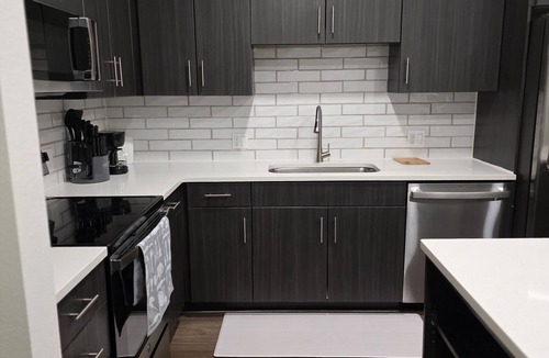 Addison Apartment | Cozy 1-bedroom apartment in charming Addison