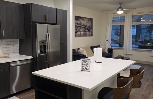 Addison Apartment | Cozy 1-bedroom apartment in charming Addison