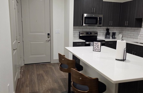 Addison Apartment | Cozy 1-bedroom apartment in charming Addison