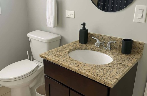 Chicago Apartment | Cozy 1-Bedroom Apartment