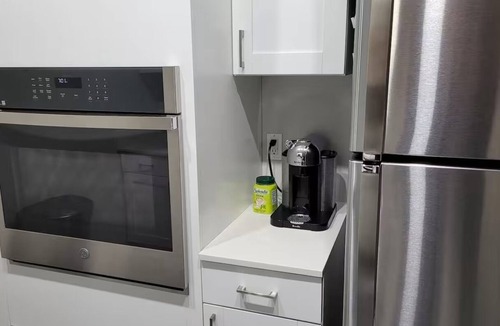 Hathorne Apartment | Cozy 1-bedroom apartment with AC 2 minutes from 95