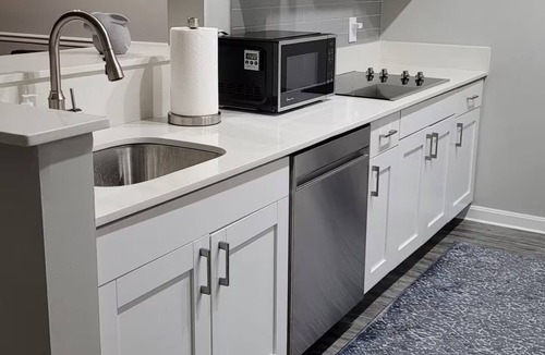 Hathorne Apartment | Cozy 1-bedroom apartment with AC 2 minutes from 95