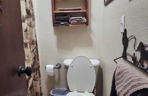 Powell Apartment | Cozy 1-bedroom apartment in peaceful Goodman with AC