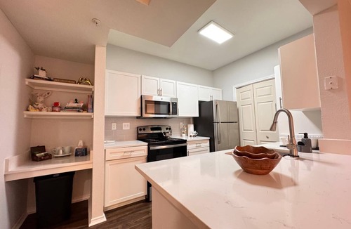 Energy Corridor Apartment | Cozy 1-bedroom apartment in serene Houston with AC and gym access