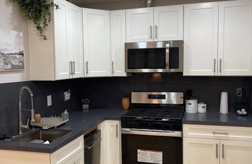Lathrop House | Cozy 1-bedroom apartment suite with full kitchenette