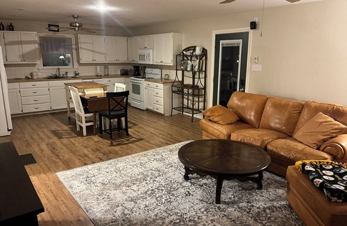 Mineola Apartment | Cozy 1-bedroom apartment with WiFi, AC in fabulous Mineola