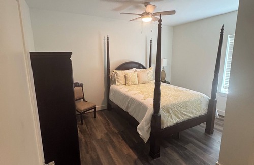 Wharton Apartment | Cozy 1-bedroom apartment with WiFi, AC in welcoming Wharton