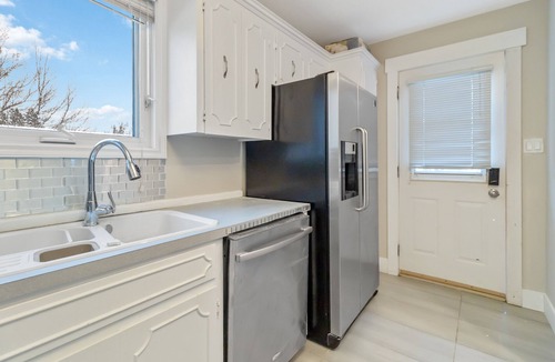 Dieppe Apartment | Cozy 1-bedroom apartment in enjoyable Dieppe with AC