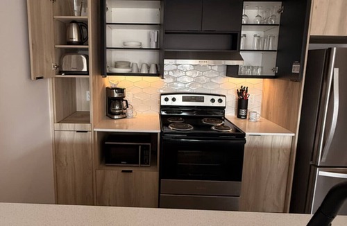 Plateau Apartment | Cozy 1 Bedroom Apartment in Quebec | Le Prisme
