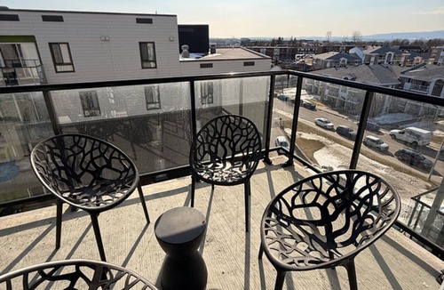 Plateau Apartment | Cozy 1 Bedroom Apartment in Quebec | Le Prisme