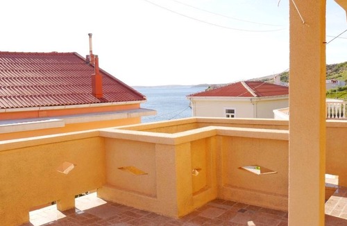 Metajna Apartment | Cozy 1 Bedroom Apartment With sea View