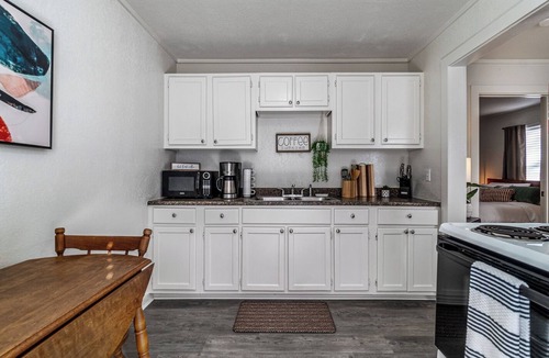 Borger Apartment | Cozy 1-bedroom apartment equipped with Wifi, a block away from Main st. Borger