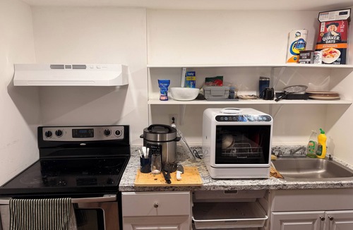 Morris Park Apartment | Cozy 1-bedroom apartment in peaceful Bronx with AC
