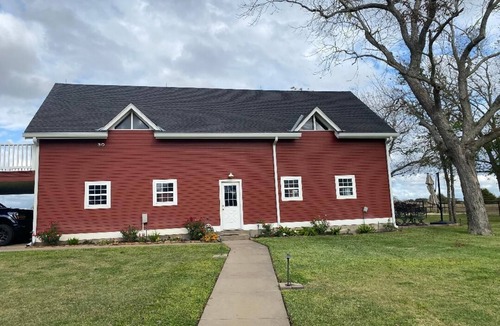 Burton Apartment | Cozy 1-bedroom apartment in charming Burton 9 minutes from ROUND TOP!