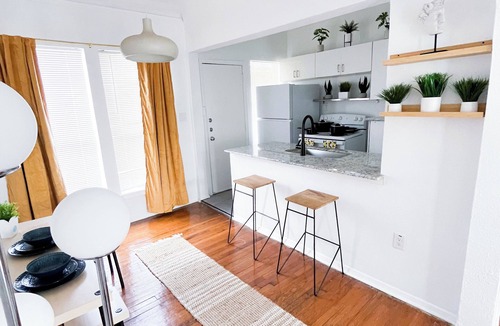 Junius Heights Apartment | Cozy 1-bedroom apartment with WiFi, AC in fantastic Dallas