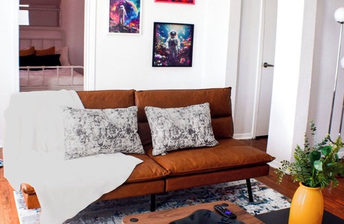 Junius Heights Apartment | Cozy 1-bedroom apartment with WiFi, AC in fantastic Dallas