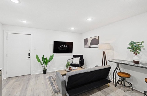 Old East Dallas Apartment | Cozy 1-bedroom apartment in welcoming Dallas with WiFi, AC