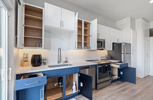 Deep Ellum Apartment | Cozy 1-bedroom apartment in charming Dallas with AC and gym access