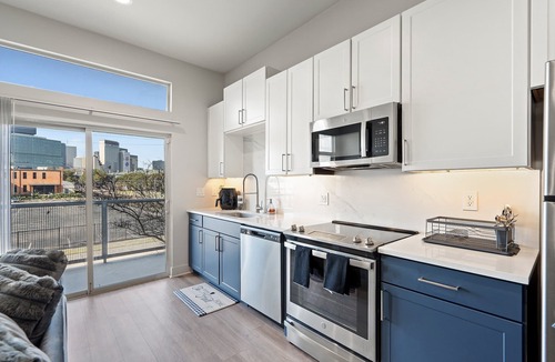 Deep Ellum Apartment | Cozy 1-bedroom apartment in charming Dallas with AC and gym access