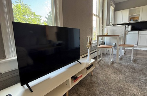 Ballpark Apartment | Cozy 1-bedroom apartment in 5 points Denver