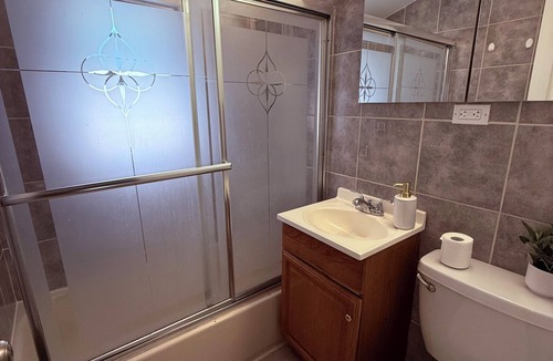 Alden Manor Apartment | Cozy 1-bedroom apartment in enjoyable Elmont with AC, WiFi