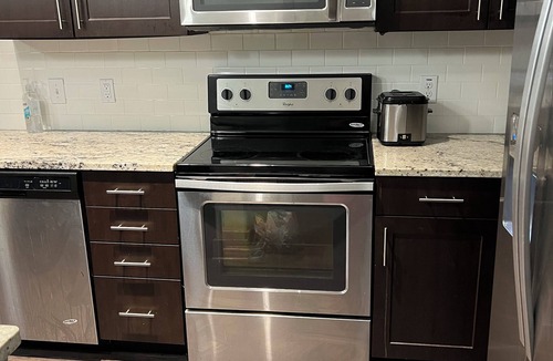 Las Colinas Apartment | Cozy 1-bedroom apartment in fabulous Irving with WiFi, AC
