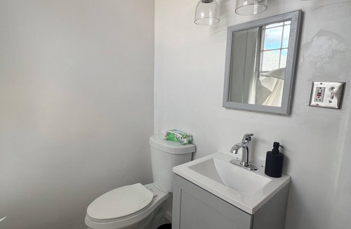 Utica Apartment | Cozy 1-bedroom apartment in charming Utica located in the second floor.