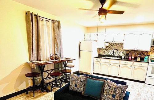 Eastern Division Apartment | Cozy 1-bedroom apt minutes from everything you need.