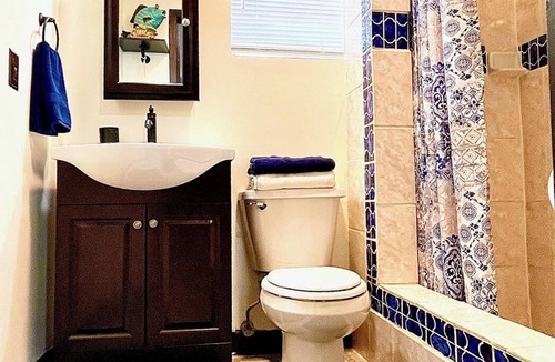 Eastern Division Apartment | Cozy 1-bedroom apt minutes from everything you need.