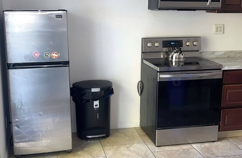 Belleville House | Cozy 1-bedroom Apt with WiFi and beautiful backyard view