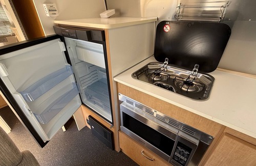 Morris House | Cozy 1-bedroom Bambi Airstream camper on a 56 acre farm with stream and woods.