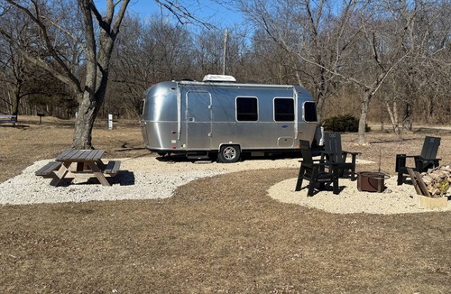 Morris House | Cozy 1-bedroom Bambi Airstream camper on a 56 acre farm with stream and woods.