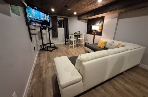 Gatineau House | Cozy 1-bedroom basement suite