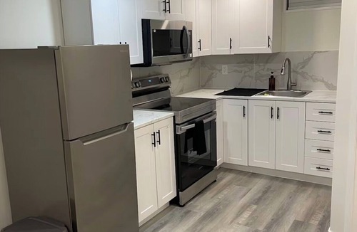 East Kildonan House | Cozy 1 bedroom Basement suite (Private Entrance)