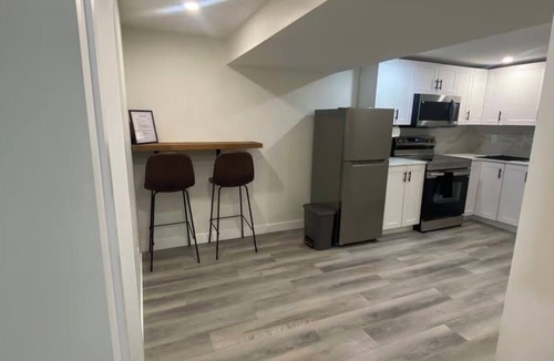 East Kildonan House | Cozy 1 bedroom Basement suite (Private Entrance)