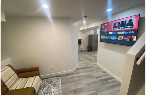 East Kildonan House | Cozy 1 bedroom Basement suite (Private Entrance)