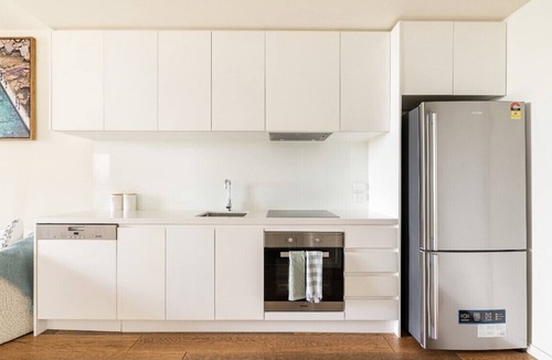 Hampton Apartment | Cozy, 1 bedroom beachside apartment with underground parking