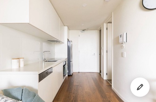 Hampton Apartment | Cozy, 1 bedroom beachside apartment with underground parking