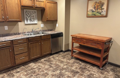 Hutchinson House | Cozy 1-bedroom Bunkhouse with Trailer parking