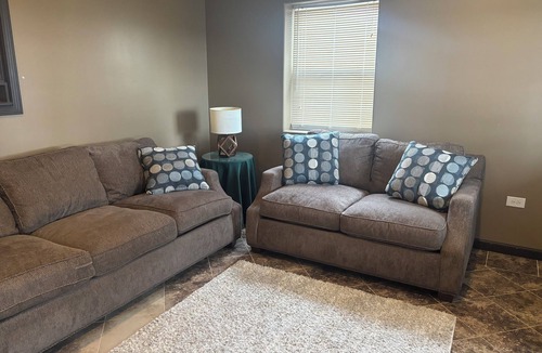 Hutchinson House | Cozy 1-bedroom Bunkhouse with Trailer parking