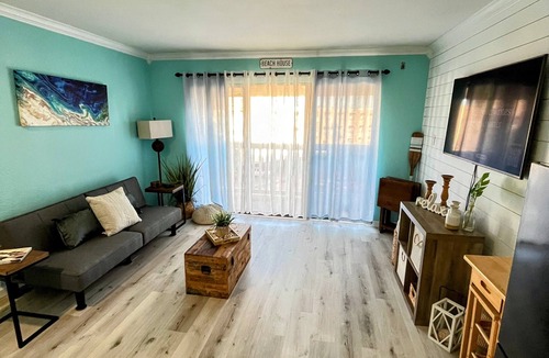 North Beach Condo | Cozy 1-bedroom condo on North Beach in awesome Corpus Christi with AC, WiFi, etc