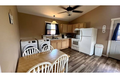 Newnata Cabin | Cozy 1-bedroom cabin in lovely Mountain View with AC