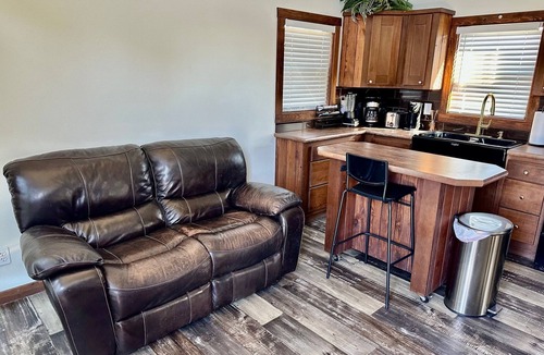 Farmersville Cabin | Cozy 1-bedroom cabin with private yard and deck.