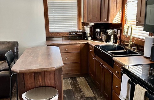 Farmersville Cabin | Cozy 1-bedroom cabin with private yard and deck.