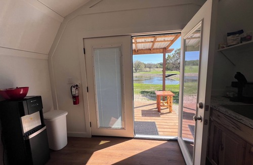 Burnet Cabin | Cozy 1-bedroom cabin in enchanting Burnet with AC comfort