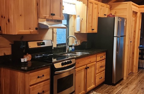 Burnsville Cabin | Cozy 1-bedroom cabin in charming Burnsville