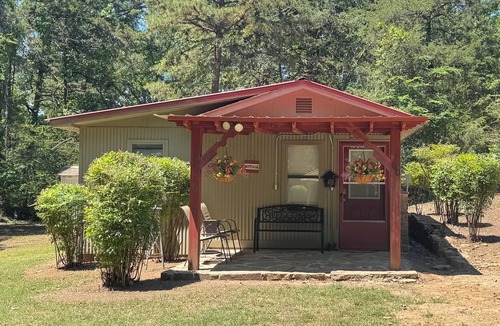 Waveland Cabin | Cozy 1-bedroom cabin in New Blaine within walking distance to Shoal Bay